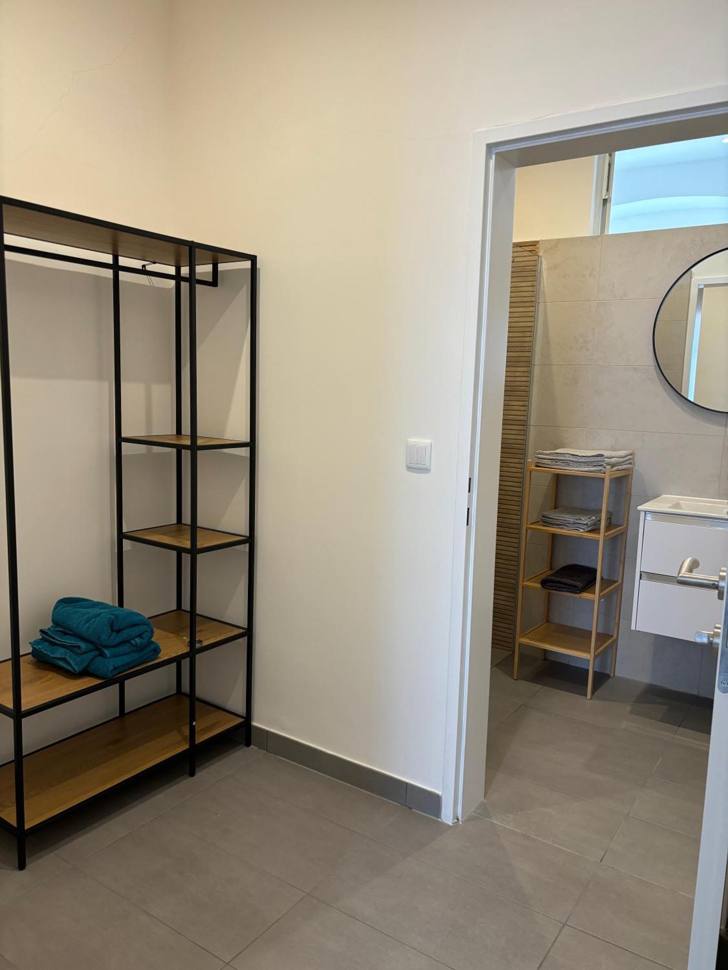 Traumhafte Wohnung Fuer 3, Grosszuegig, Walk In Dusche Wien Exterior foto