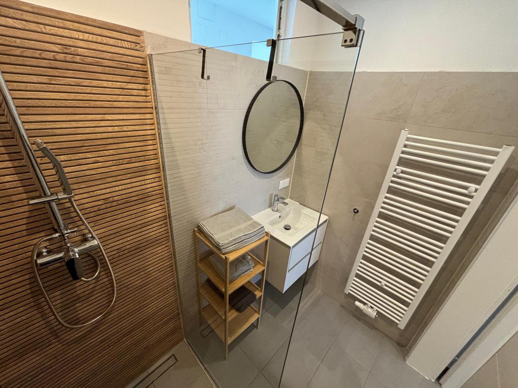 Traumhafte Wohnung Fuer 3, Grosszuegig, Walk In Dusche Wien Exterior foto
